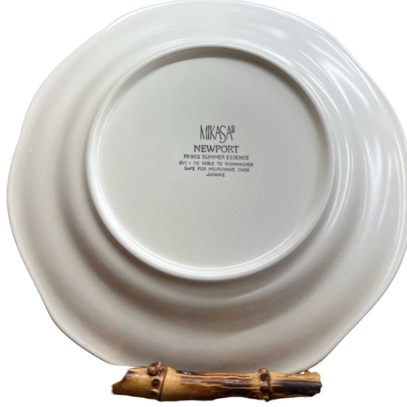 Mikasa Summer Essence 8" Salad Plate Newport, Yellow, Blue, Red Flowers - Picture 4 of 4